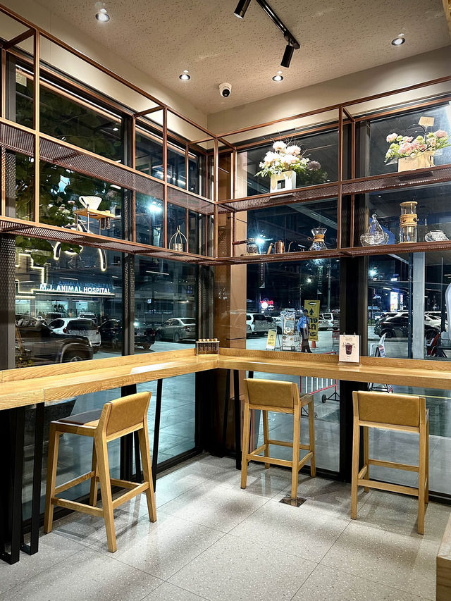 ร้านเล็กๆ ☕️กาแฟเข้มรสชาติดี ขนมหลากหลายเจ้า 🍵