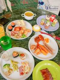 【東迪假期套票的園內無限暢飲｜ 吃到飽的水晶宮餐廳】