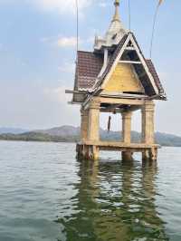 ล่องเรือชม วัดกลางน้ำ เมืองบาดาล สังขละบุรี