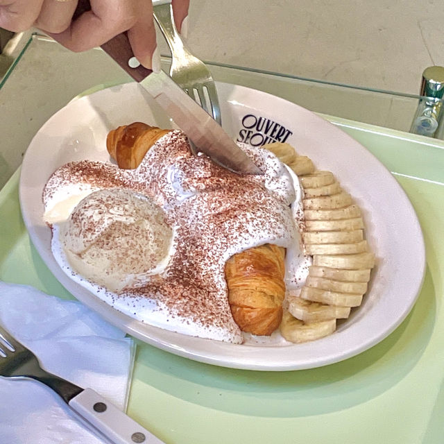 雰囲気に色使いがはんぱなくセンスいいカフェ"ouvertcoffee"☕️✨