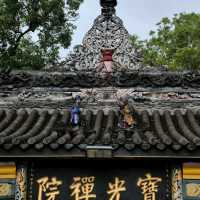 有「東方斜塔」之稱的寶塔-寶光寺裏數羅漢喫齋飯