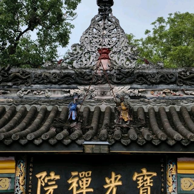 有「東方斜塔」之稱的寶塔-寶光寺裏數羅漢喫齋飯