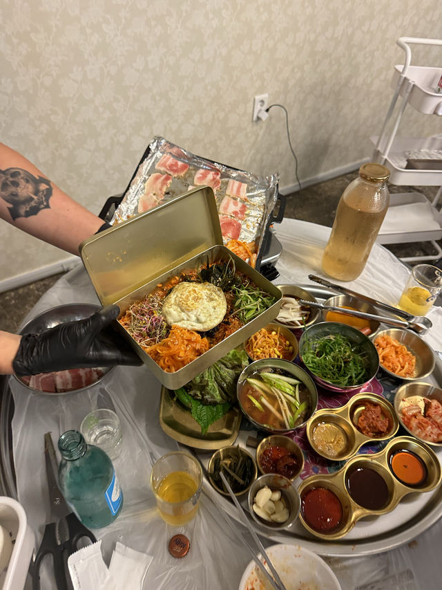 레트로한 감성의 냉동삼겹살 맛집