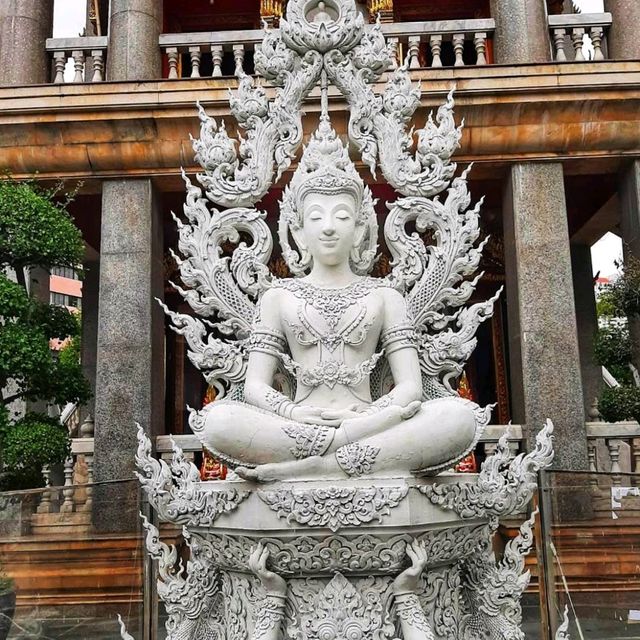 ไหว้พระและชมพุทธศิลป์ปูนปั้น ณ วัดสุทธิวราราม 
