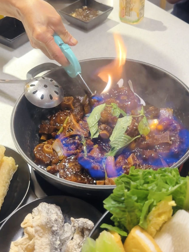 3小時任食4款鍋物再加火鍋放題 超吸睛！必試即席秘製火焰牛尾煲