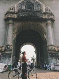 ไปปั่นจักรยานกันที่ Patuxay Monument