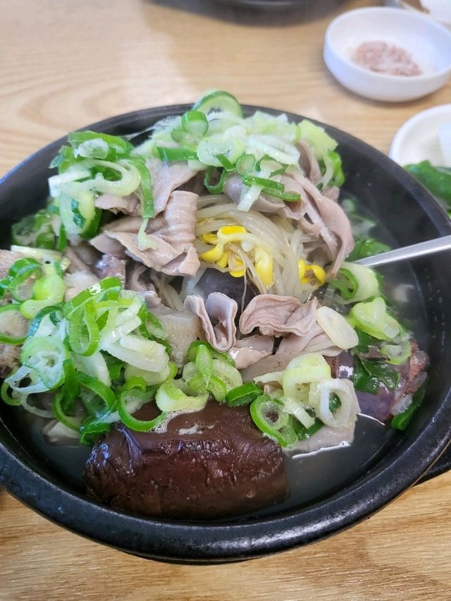 콩나물이 들어간 특별한 장성 돼지국밥