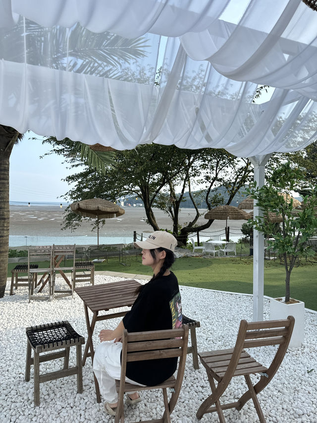 이국적인 테라스 감성 카페, 휴양지 분위기 카페