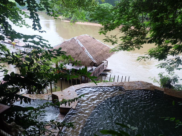 Hintok River Camp ที่พักสไตล์glampingติดแม่น้ำแคว
