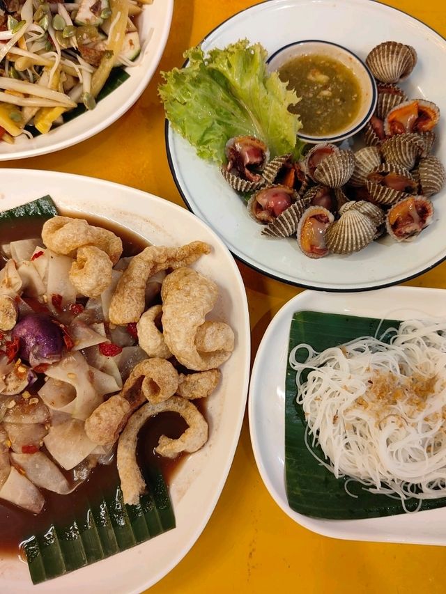 ออนซอนเด ร้านอาหารอีสานสุดแซ่บย่านอนุสาวรีย์ชัยฯ