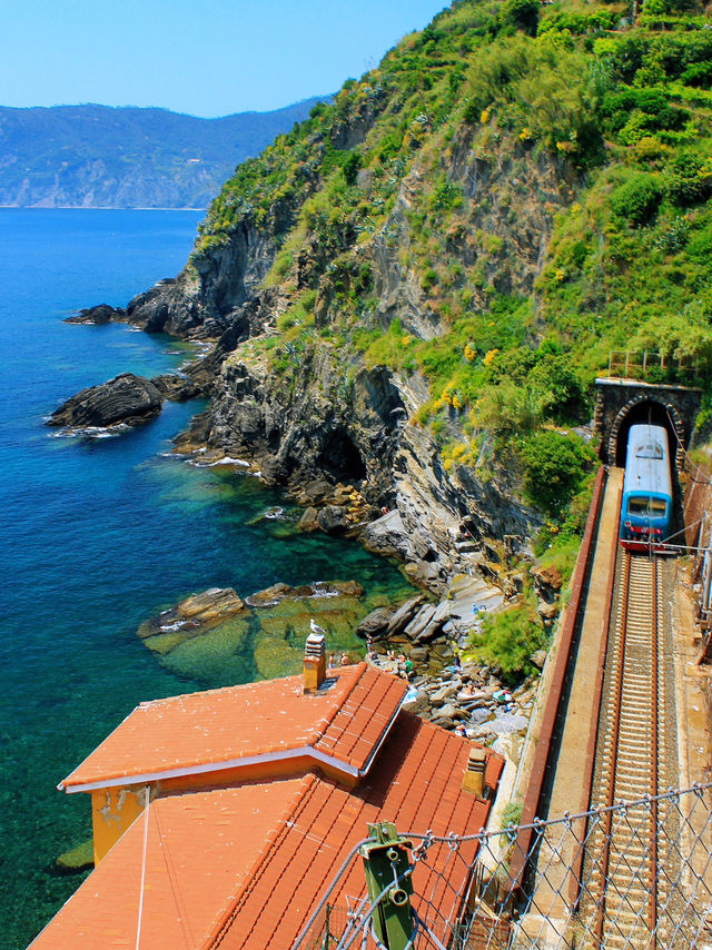 Journey Along the Beautiful Coastline: Hiking the Monterosso to Vernazza Trail