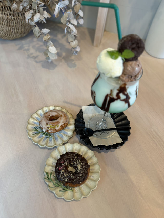 【福岡カフェ】三角のビルの中にある焼き菓子が美味しいカフェ🍩