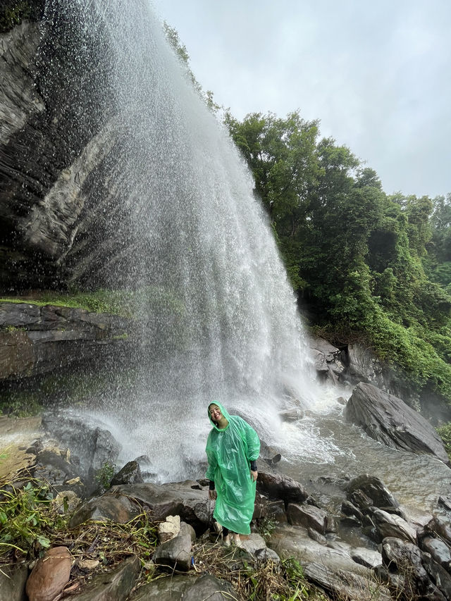 น้ำตกผาหลวง อ.ศรีเมืองใหม่ จ.อุบลราชธานี