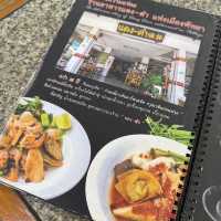 ร้านอาหาร แดง-ดำ 