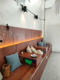 All in white Café 