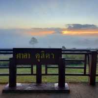 ทุ่งแสลงหลวง มาเมื่อไหร่ ก็สวยเมื่อนั้น