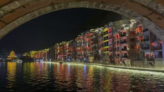 Night Boat Cruise in Zhenyuan: A Dreamlike Glow on the Wuyang River