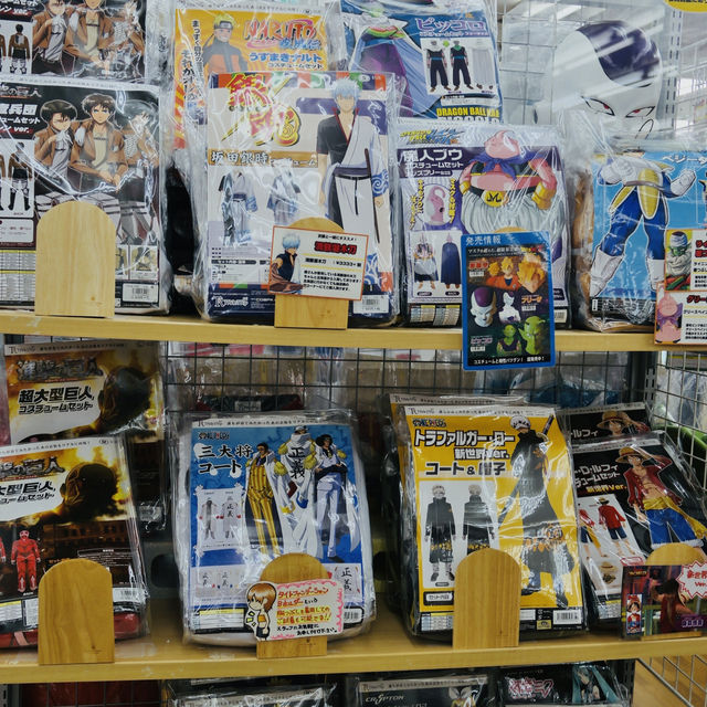 Otaku Paradise: Exploring the Lively DenDen Town in Osaka!