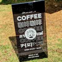 白天咖啡店，晚上變身酒吧：曼谷小幽靈咖啡 Little Ghost Cafe