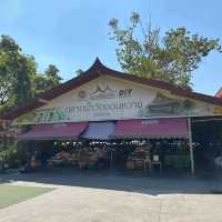 ชม ชิม ช้อป OTOP ชุมชน ที่ตลาดน้ำดอนหวาย 