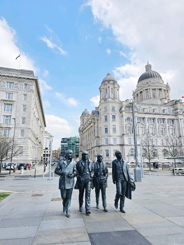 ใครจะไม่รู้จักวงดนตรีในตำนานอย่าง The Beatles 🎶