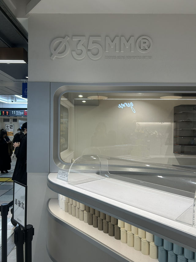 【東京・新宿駅内】お店はここだけ！缶入りの小さなクッキー