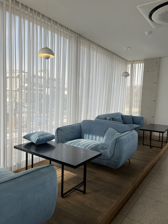 야외 오션뷰 테라스가 있는 경주 대형 베이커리 카페