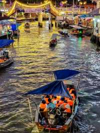 เที่ยวตลาดน้ำยามค่ำคืน