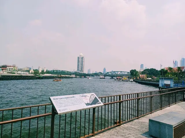 泰國曼谷湄南河步行區紀念橋華人文化寺廟教堂一日遊行程，適合打卡拍照📸