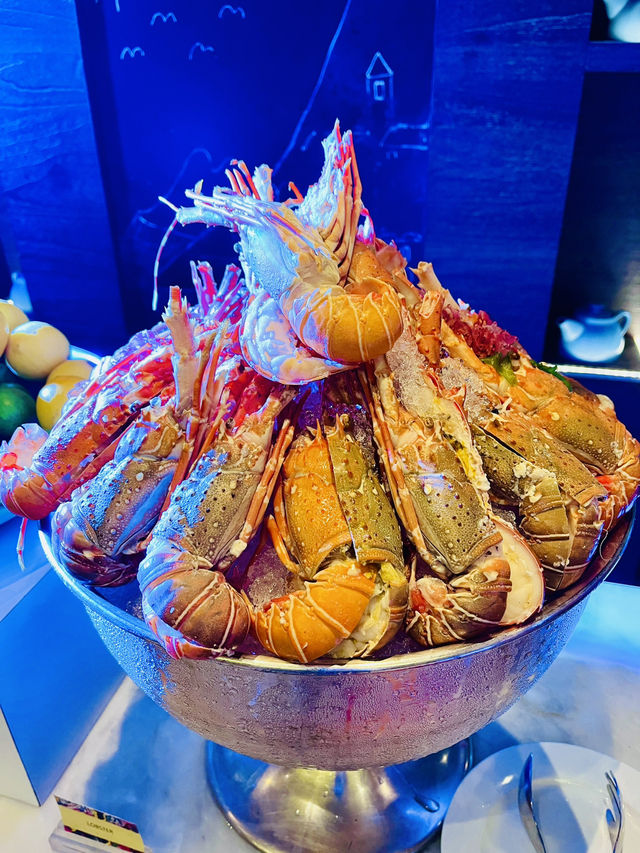 “A Seafood Feast Like No Other: Evolution Café’s Coastal Buffet at Renaissance KL!”