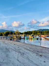 “Tanjung Lumpur: A Timeless Fishing Haven by the Coast”