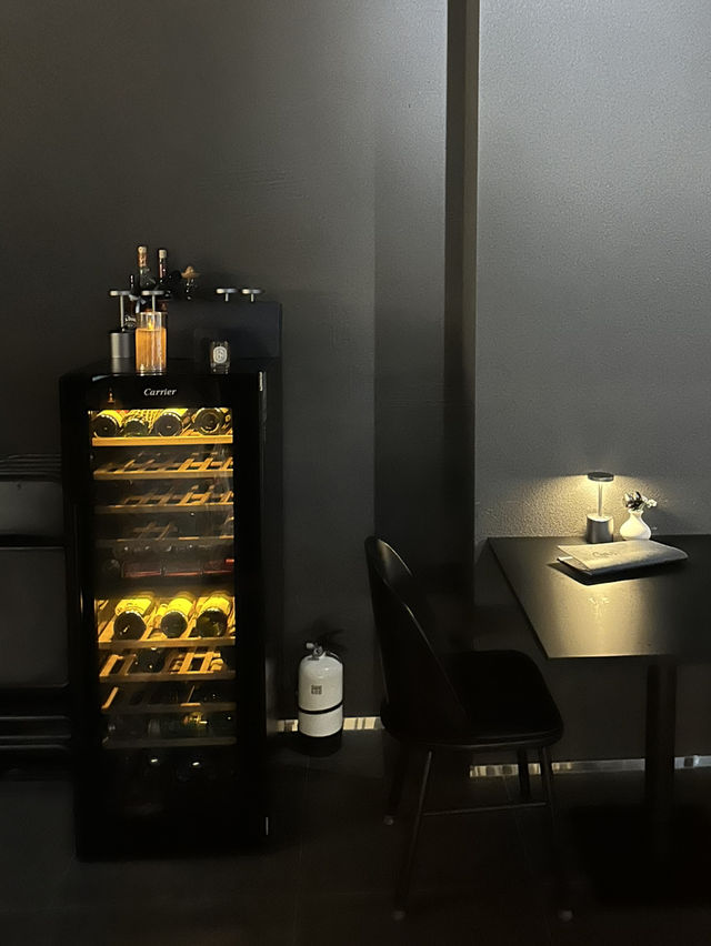 크루아상 크로플이 맛있는 🥐 시크하고 세련된 송리단길 카페투어💫