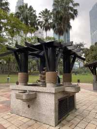 A STUNNUNG SYMPHONY FOUNTAIN LIGHT UP AT NIGHT IN KLCC PARK