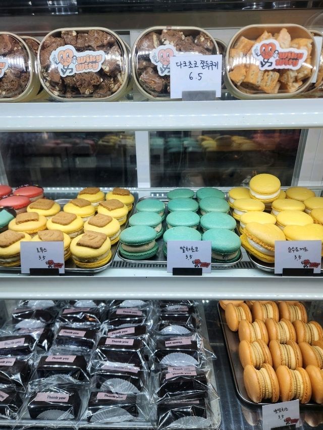 ❣️따뜻한 봄엔 알록달록 감성 넘치는 카페로, "위키위티디저트카페 산본점"❣️