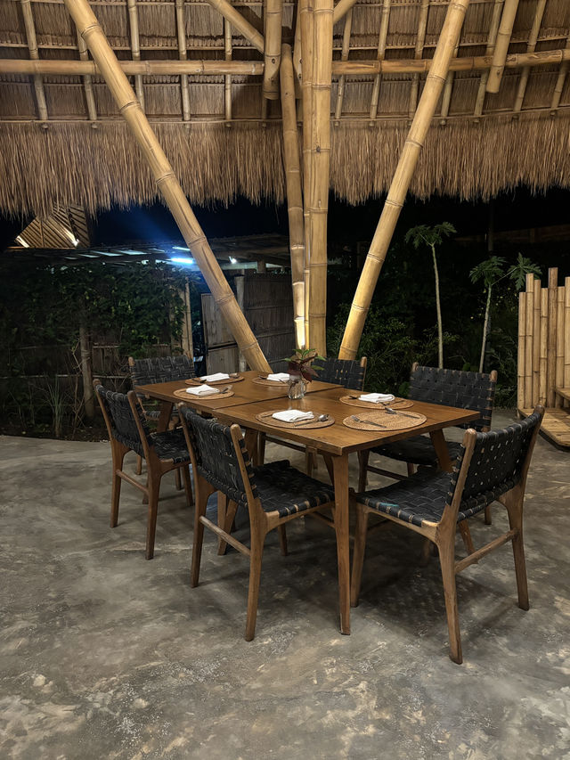  MAKAN DULU: A Tasty Stop in Tambolaka 🍽️🌞