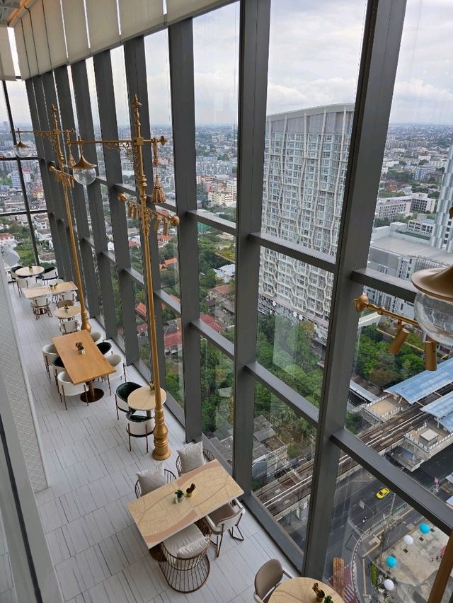 曼谷素坤逸怡思得酒店：旅遊愛好者的城市基地 🌟🏙️