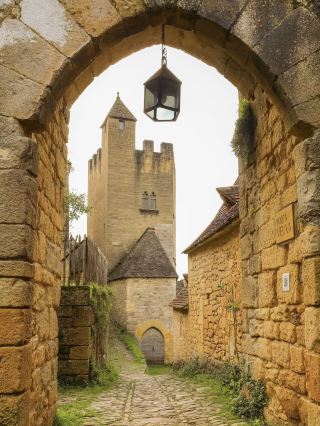 Beynac-et-Cazenac: A Medieval Gem Frozen in Time