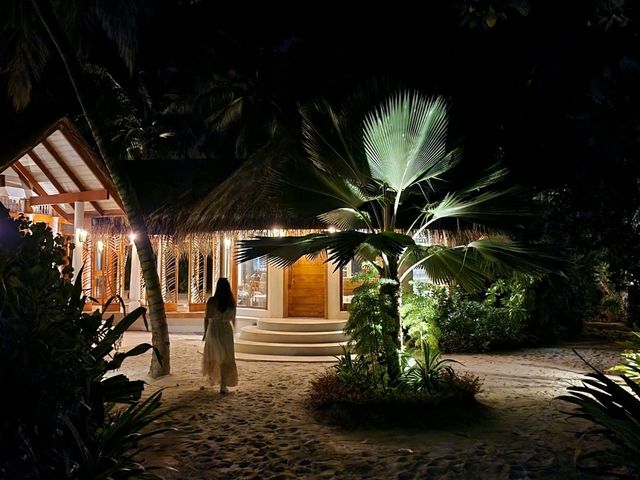 [🇲🇻モルディブ] 波の音とキャンドルに包まれる特別なディナー – Shoreline Grill
