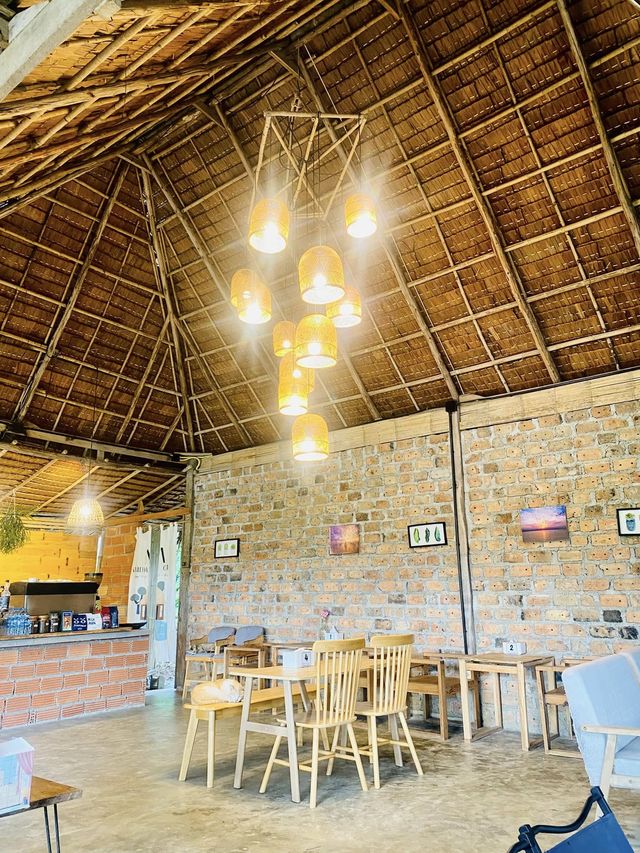 Middle Cafe’ halal food &drinks