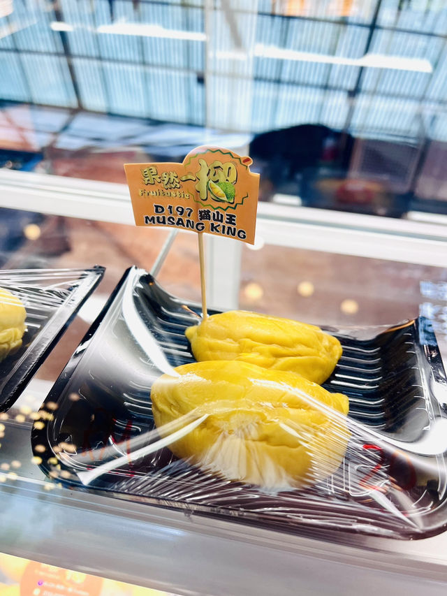 “Fruitastic Delights, Earth-Friendly Bites”