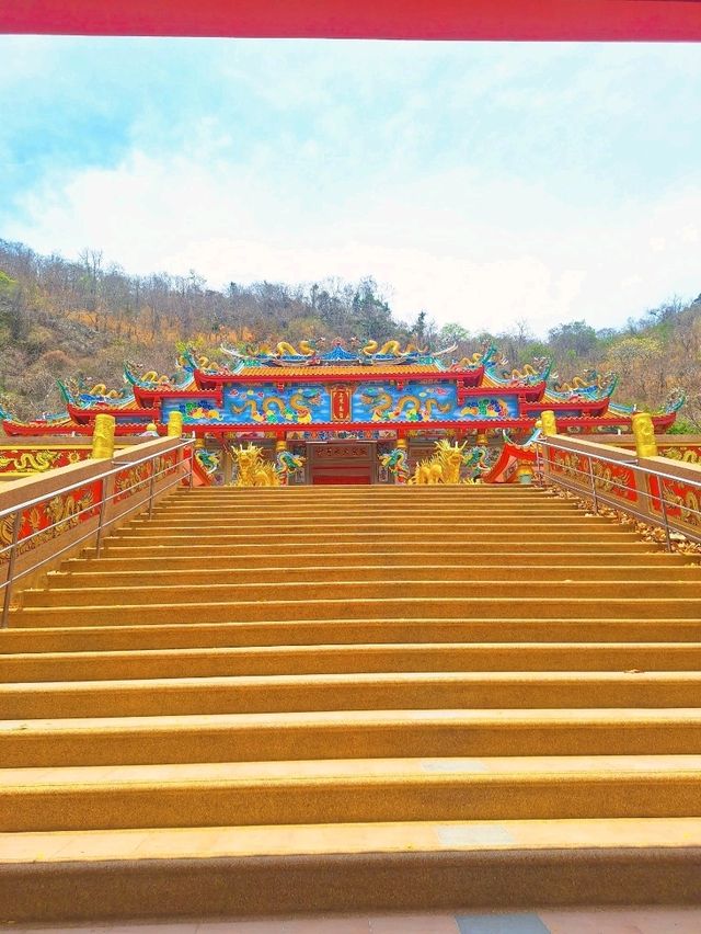 วัดเขาอีส้าน เทพประธาน