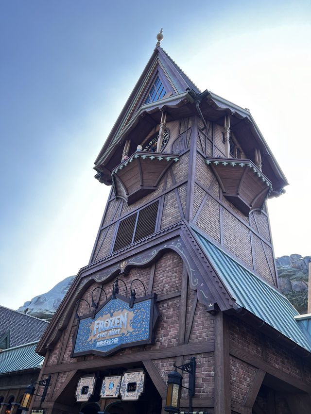 Frozen Dreams Come True in Hong Kong Disneyland ❄️