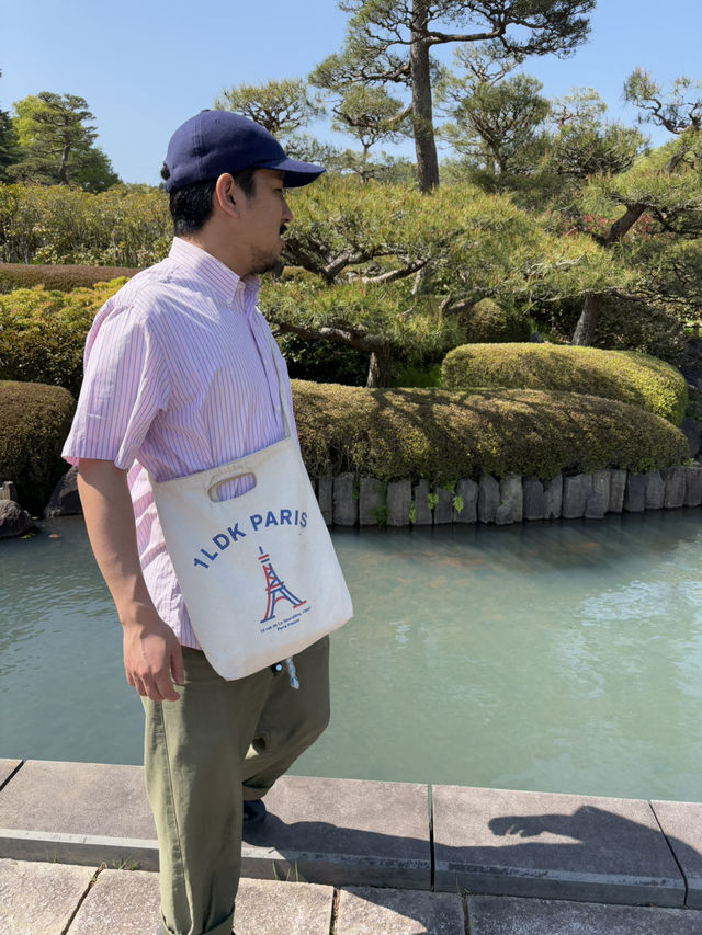 南湖公園の芝生エリアで池を眺めてのんびりタイム】