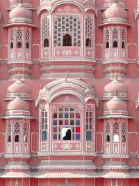 🌬️ Hawa Mahal: Jaipur’s Breezy Crown! 👑