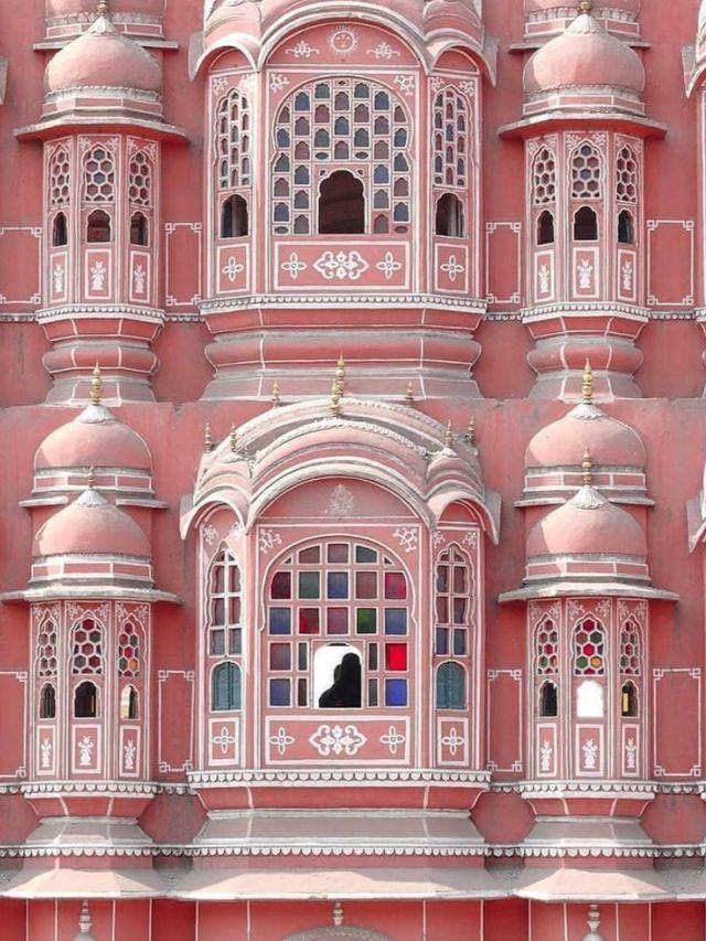 🌬️ Hawa Mahal: Jaipur’s Breezy Crown! 👑