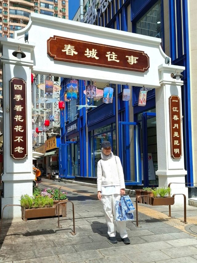 A GUIDE TO HERITAGE WALKS ON PART OF OLD KUNMING STREET