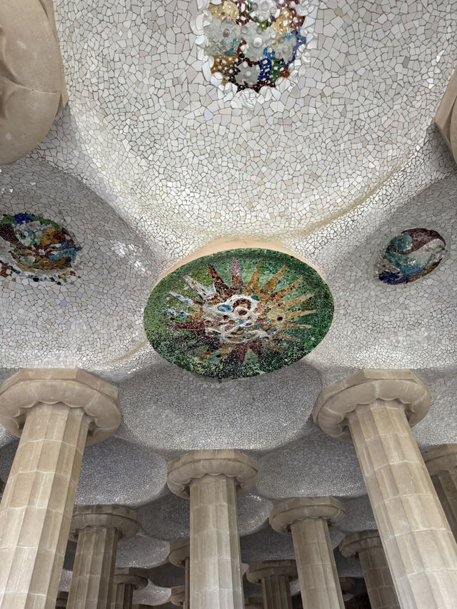 【スペイン バルセロナ】カラフルポップな世界遺産。グエル公園！