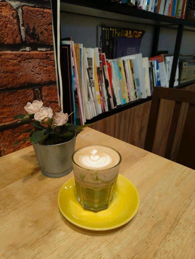 Cozy Café & Creamy Pistachio in Lovely cafe 