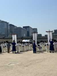 Wearing Hanbok Walk Around Gyeongbokgung Palace😍