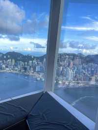 可以俯瞰整個香港景色的奢華酒店🏨